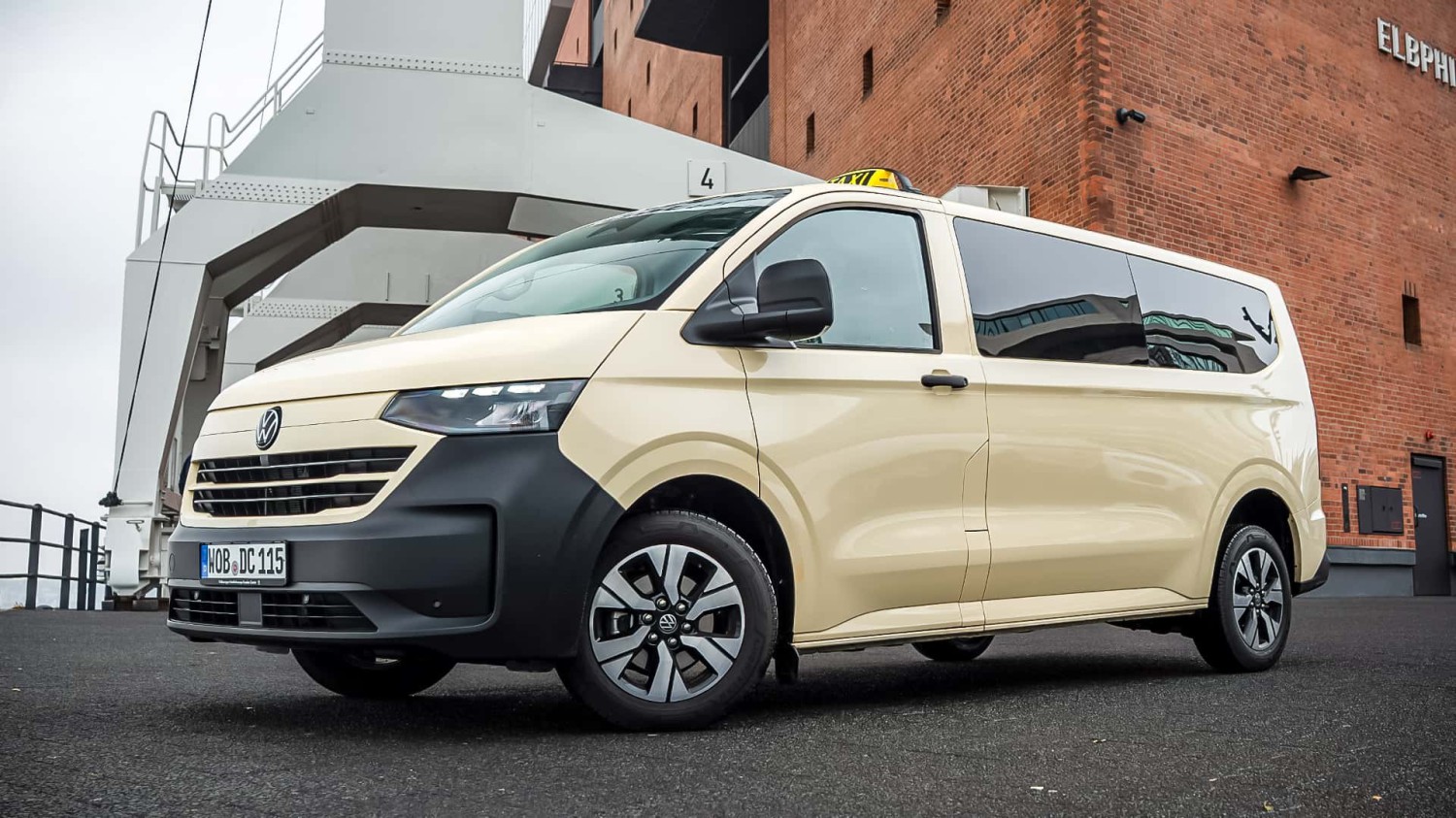 VW Transporter und Caravelle ab jetzt als Großraumtaxi ab Werk