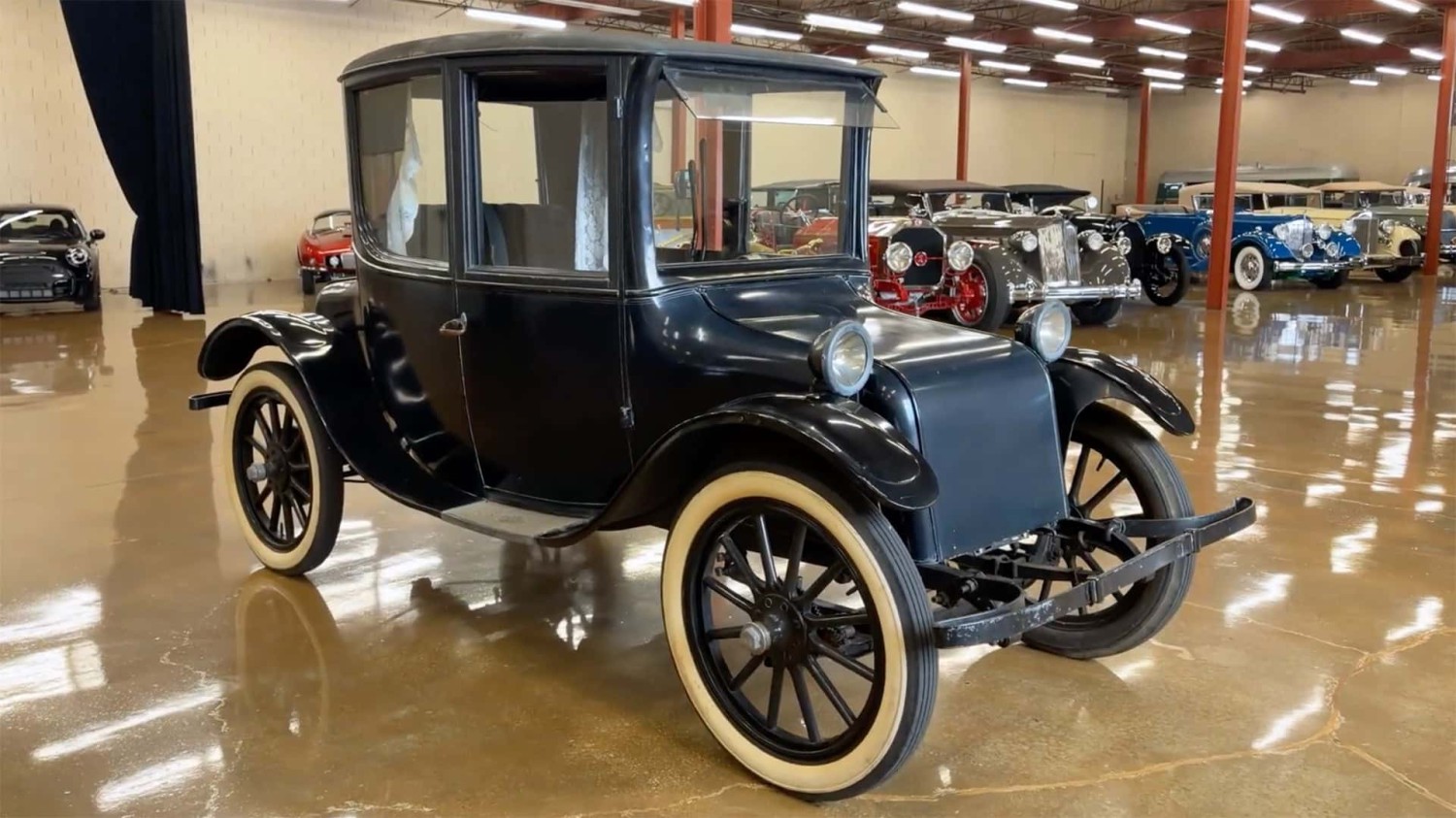 Cette voiture électrique de 1920 n'a pas de volant—et elle est maintenant en vente