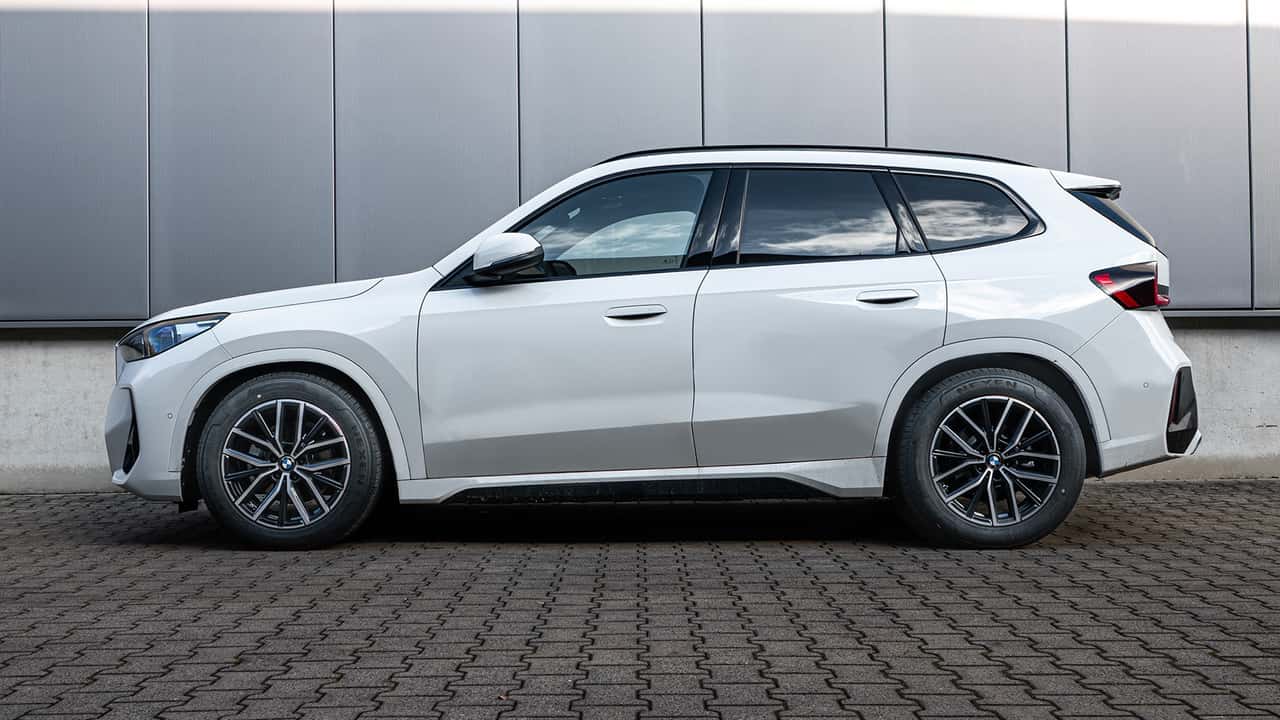 Der BMW iX1 / iX2 eDrive mit H&amp;R-Tieferlegungsfedern