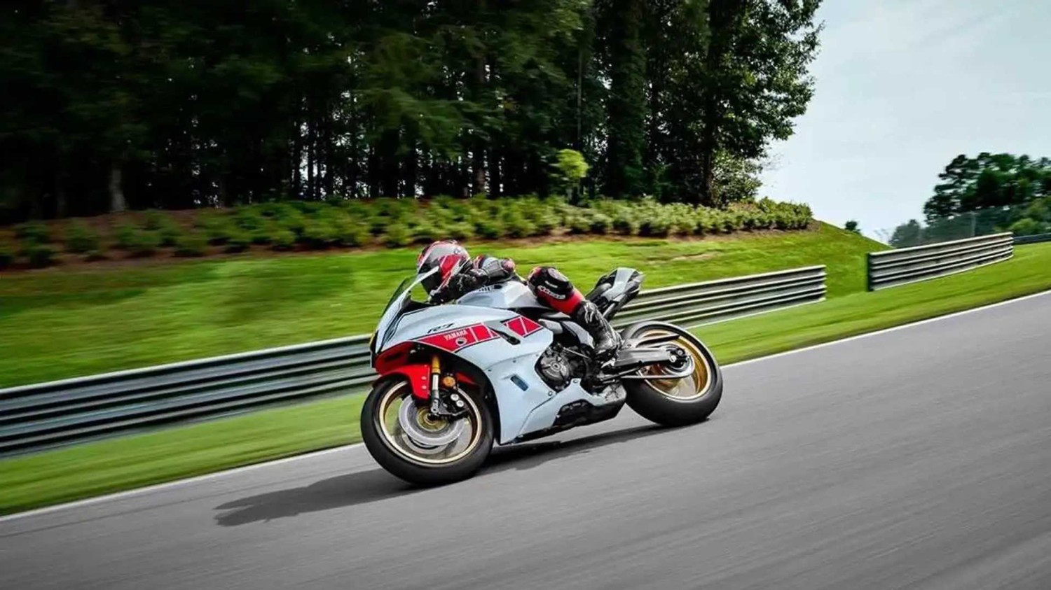 La esperada R7 de Yamaha por fin se actualiza