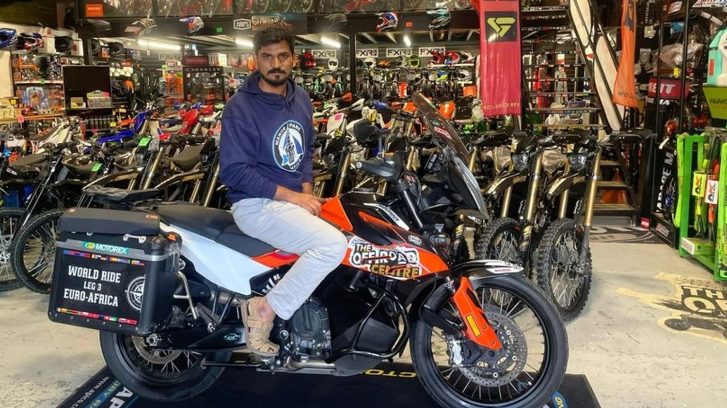 KTM, Le roban la moto y KTM le regala otra para seguir la vuelta al mundo