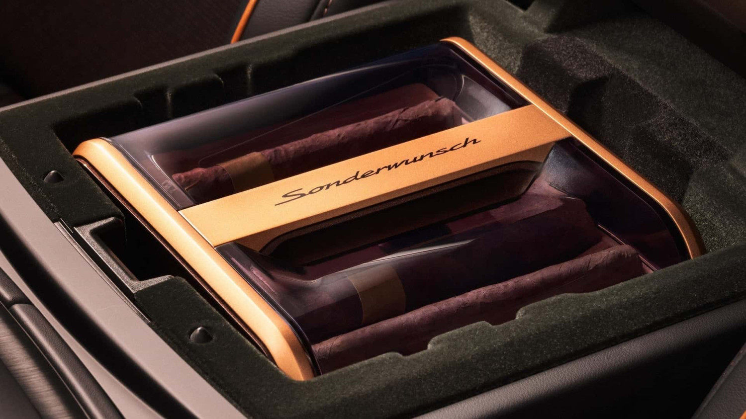 Cette Porsche Panamera propose du champagne et des cigares