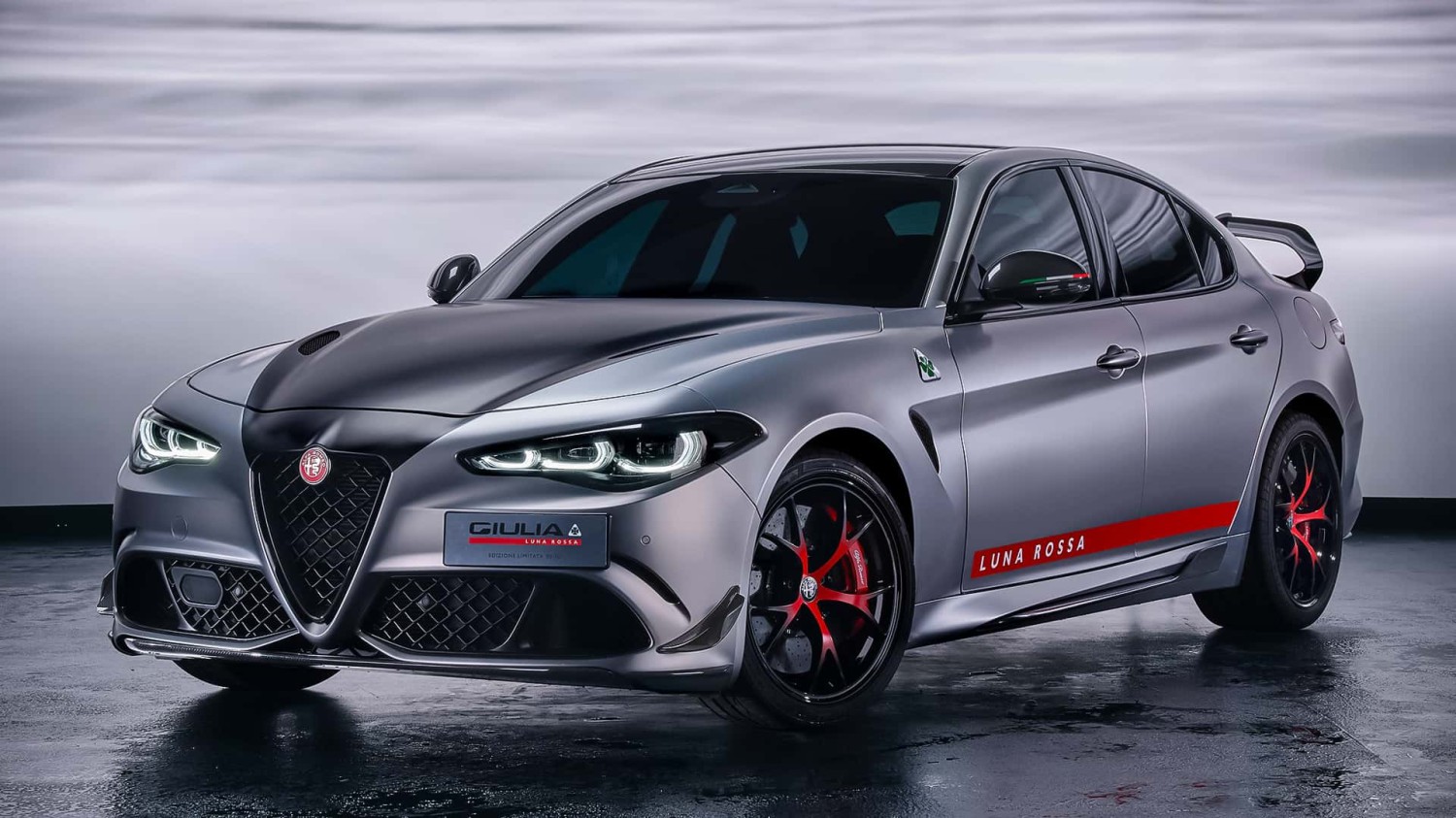 Alfa Romeo Giulia Quadrifoglio Luna Rossa: para surcar la pista