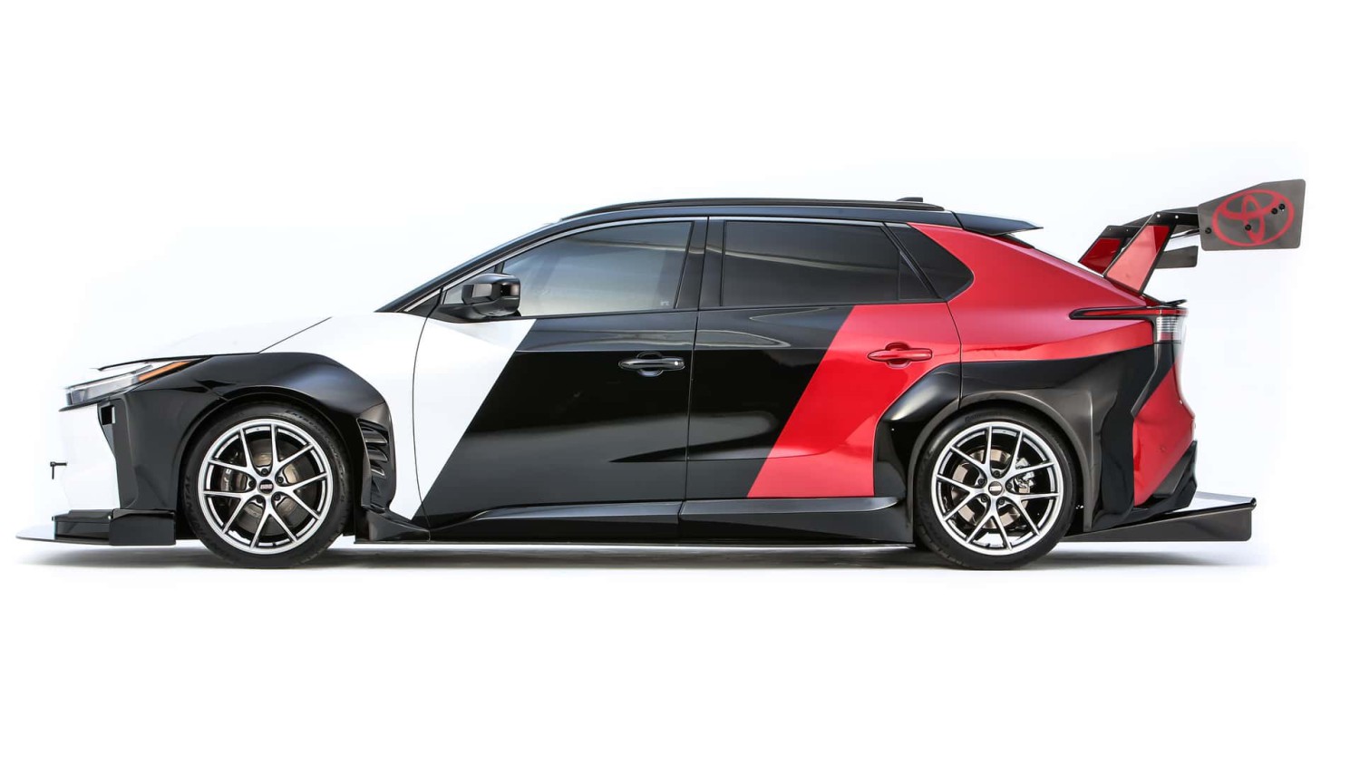 Toyota bZ Ini Sama Sekali Tidak Membosankan