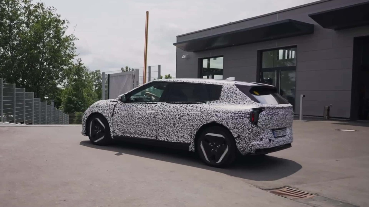 Kia EV4 Tempuh 9.977 Km di Nurburgring, Baterainya Tak Akan Mati