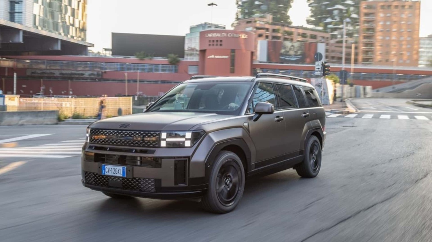 Le Hyundai Santa Fe hybride rechargeable a plus de puissance avec le modèle 2026