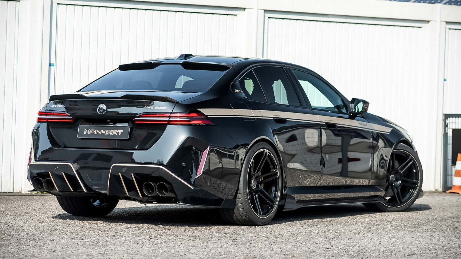 Plus de 900 ch dans la nouvelle BMW M5 : Manhart rend l'hybride brûlant