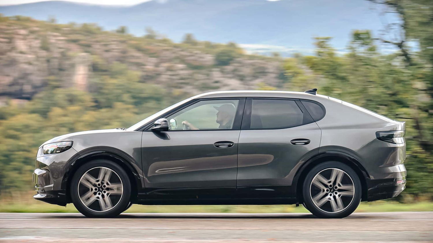 Ford Explorer et Capri : nouvelle version de base avec batterie LFP et 140 kW