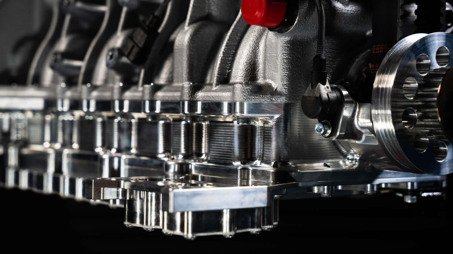 Mesin Empat Silinder Mungil Ini Dapat Diputar hingga 10.000 RPM