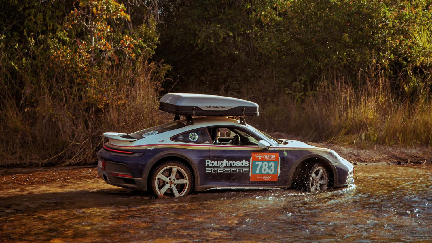 Porsche, Porsche 911, Porsche 911 Dakar, Une famille a parcouru 3 540 km en Porsche 911 Dakar à travers le Brésil
