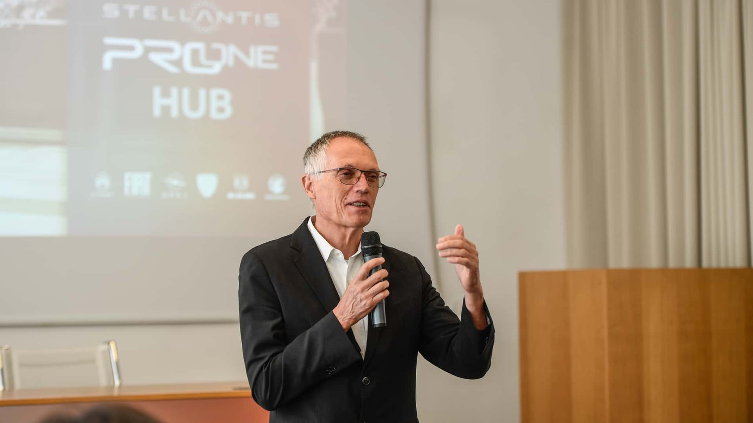 Mantan Bos Stellantis Carlos Tavares Punya Banyak Penyesalan