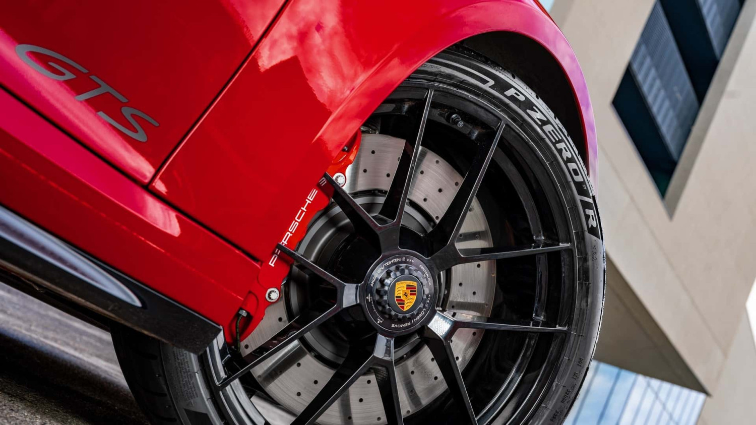Pirelli Cyber Tyre, le pneu primé qui communique avec les voitures