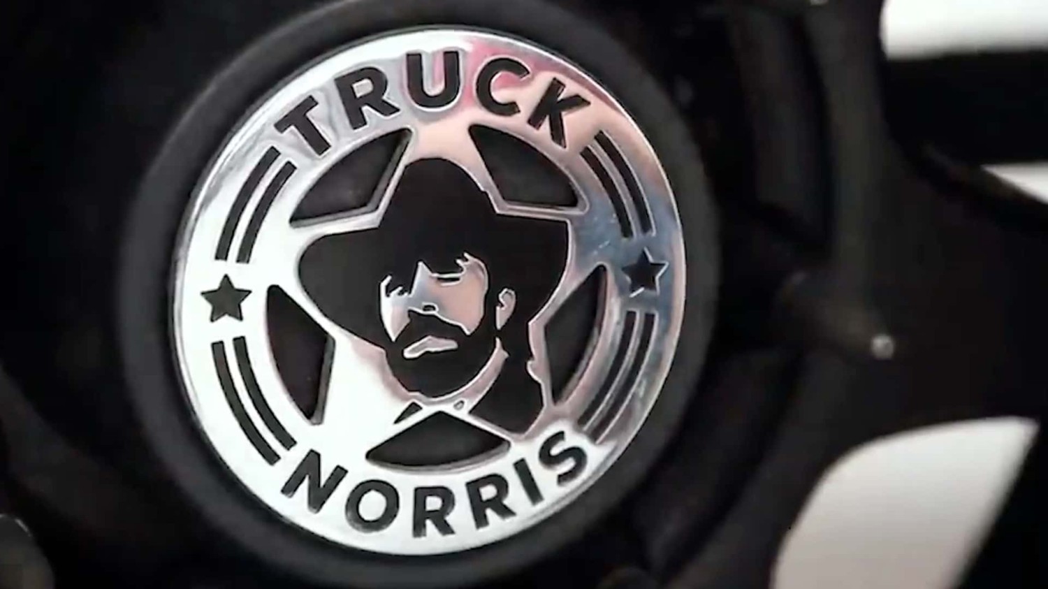 Hommage : le jour où Chuck Norris est devenu un pick-up