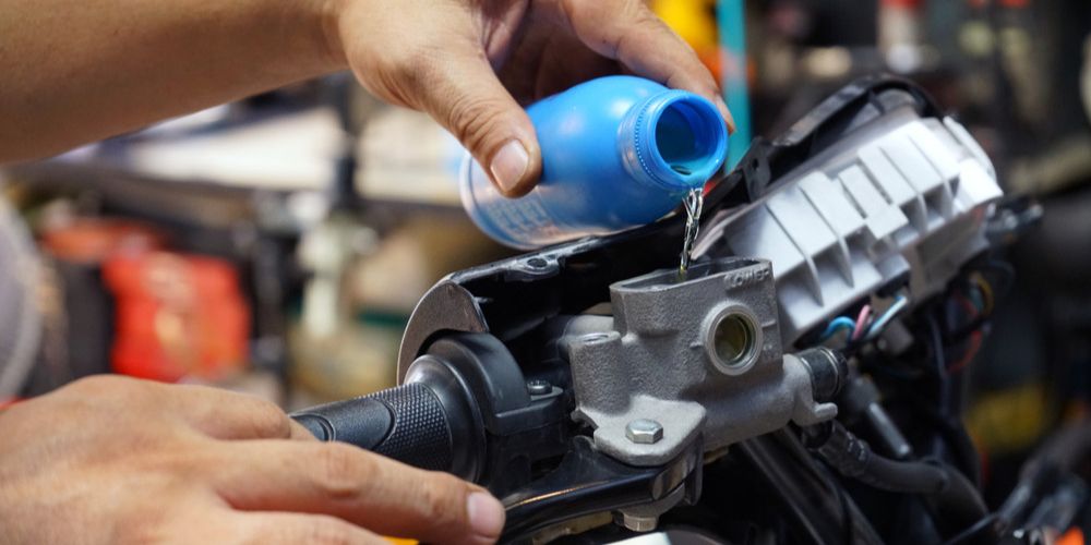 Jangan Anggap Sepele! Minyak Rem Motor: Fungsi, Jenis, dan Cara Perawatannya