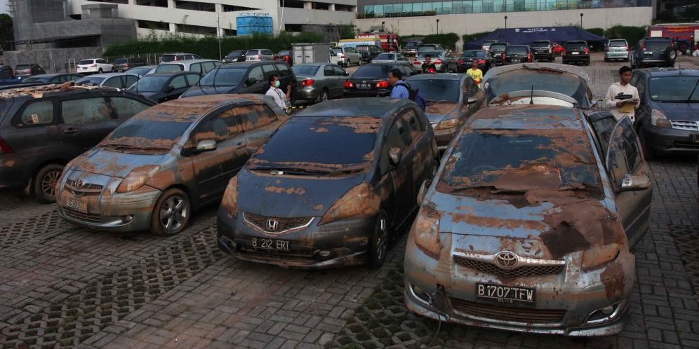 Panduan Merawat Mobil Pribadi Saat Terkena Banjir: 8 Langkah Penting