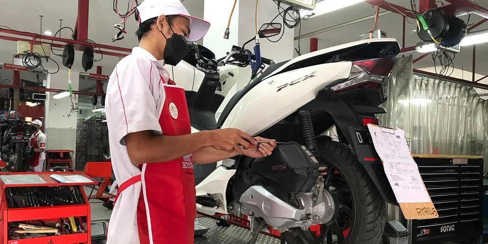 Dampak Buruk Telat Ganti Oli Mesin Motor yang Harus Diketahui