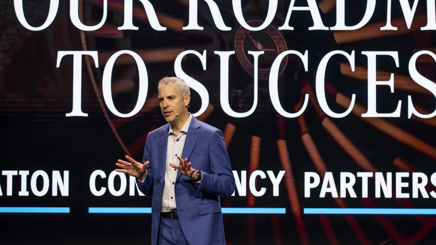 Mercedes, Mercedes’ U.S. sales chief Bart Herring to retire, Greg Gates assumes bigger role amid bold retail goals
