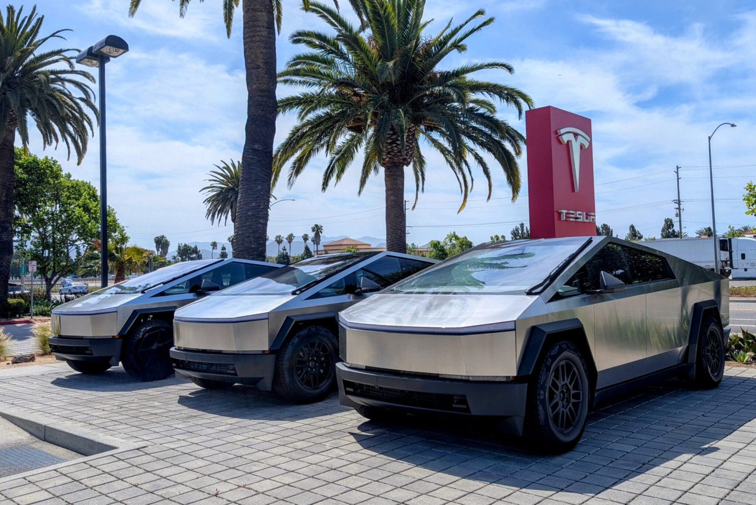 Tesla, RWD, Tesla Sold Only 173 RWD Cybertrucks In Two Years