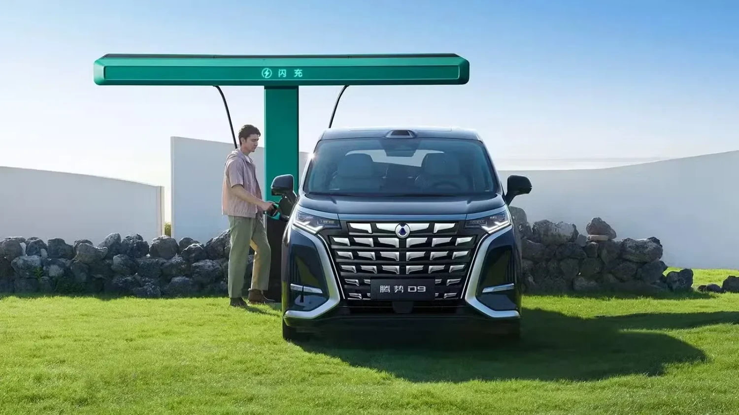 BYD's premium MPV Denza D9 debuts with 10-97% Flash Charging in 9 minutes