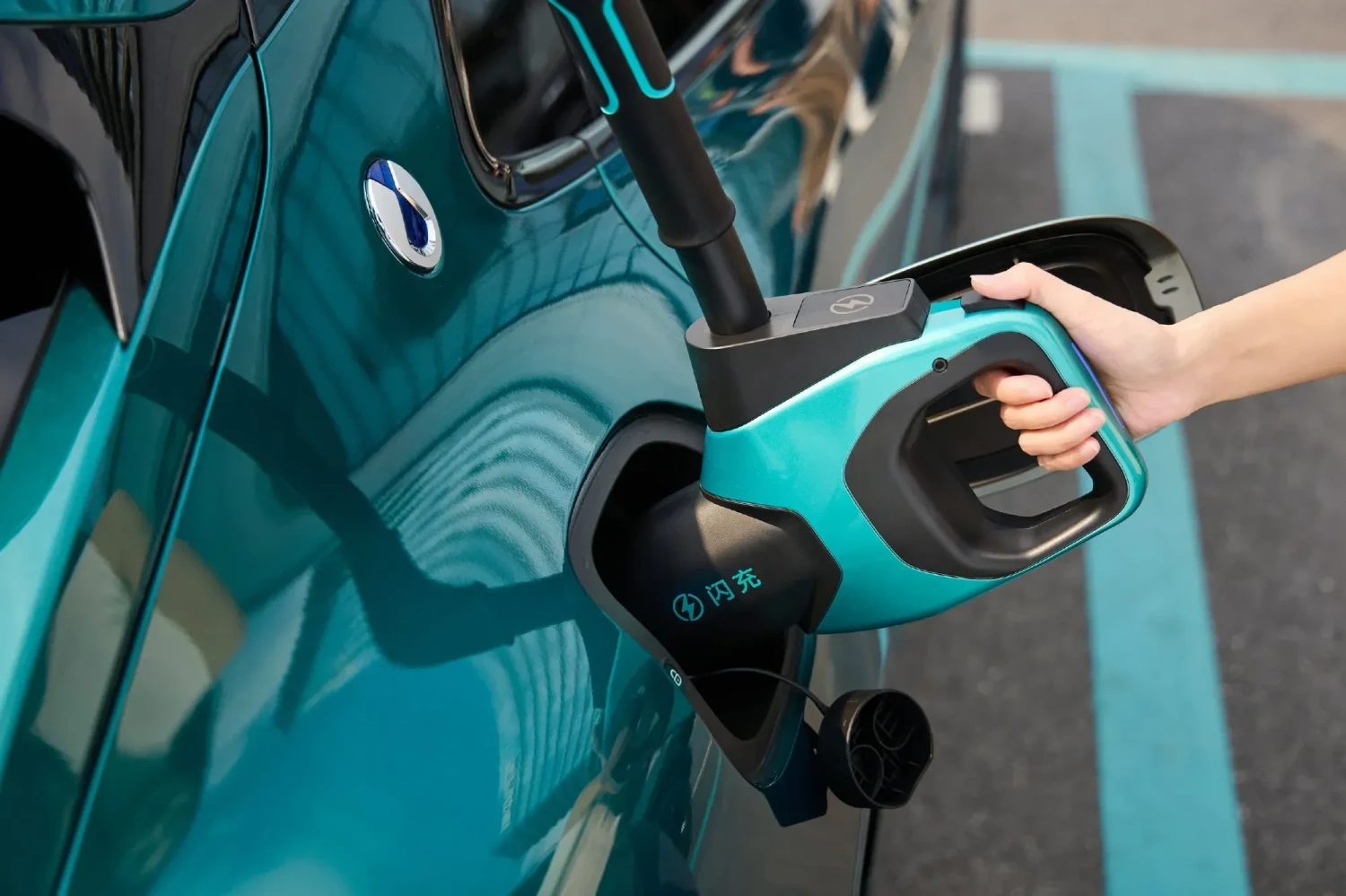 BYD's 9-minute flash charging nearly matches average US gas station stop