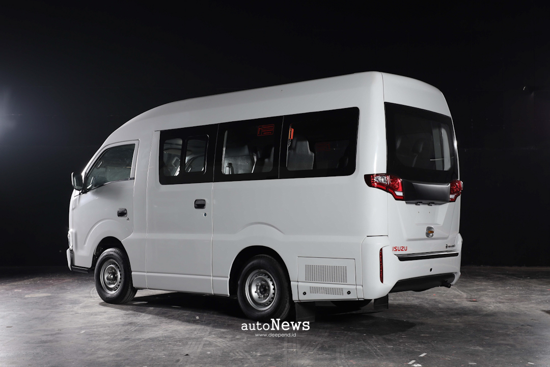 Commercial Vehicle Isuzu TRAGA Bus – SOLUSI ANGKUTAN PENUMPANG GESIT &amp; EFISIEN