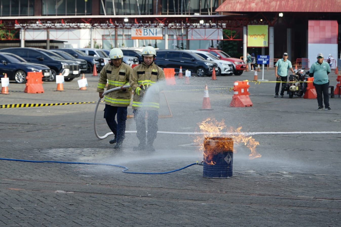 Kendaraan Komersial Saat Detik Menentukan: Hino Indonesia Bawa Solusi Pemadam Kebakaran