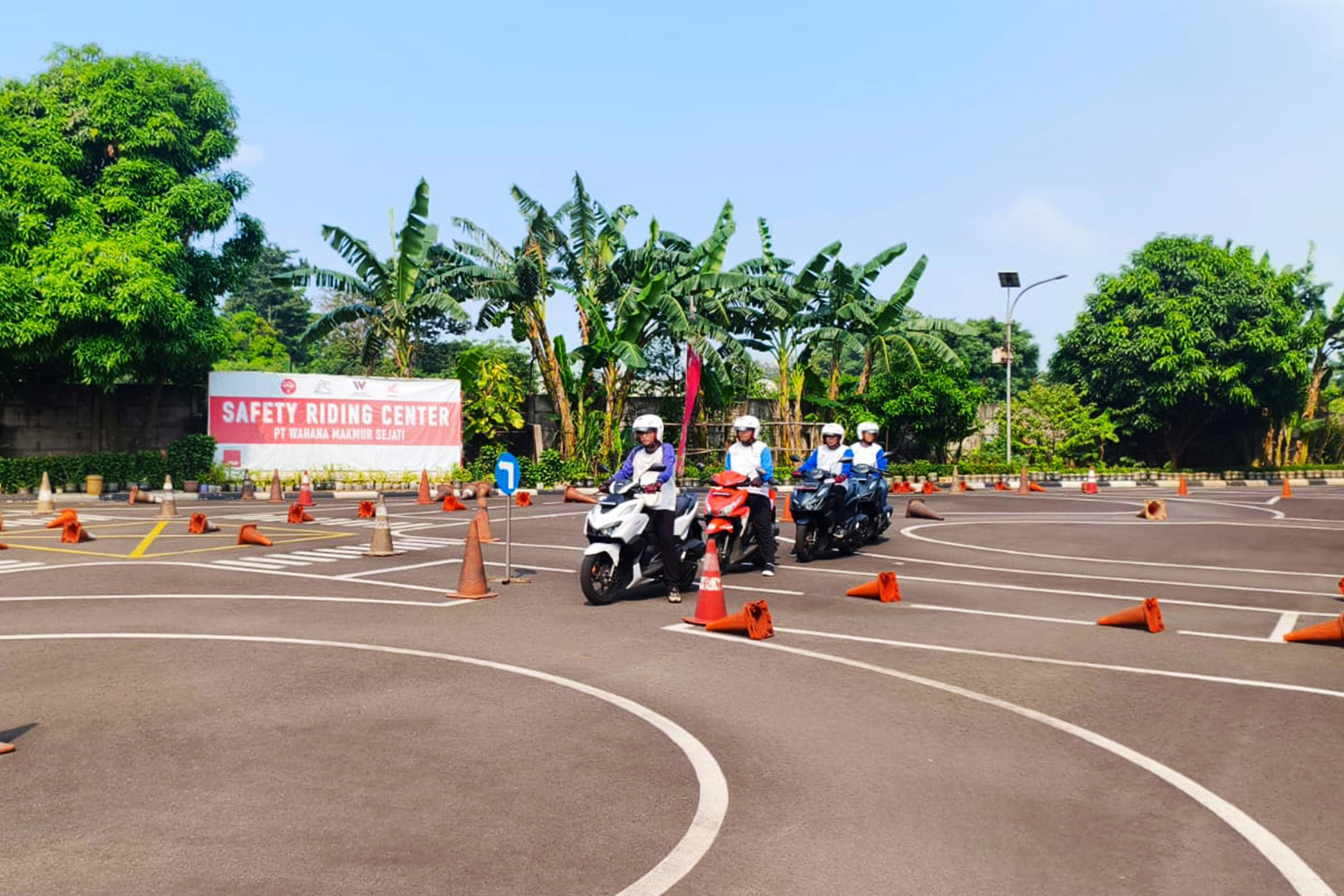 Safety Riding Pengendara Perempuan Meningkat, #Cari_Aman Jadi Kebutuhan Wajib