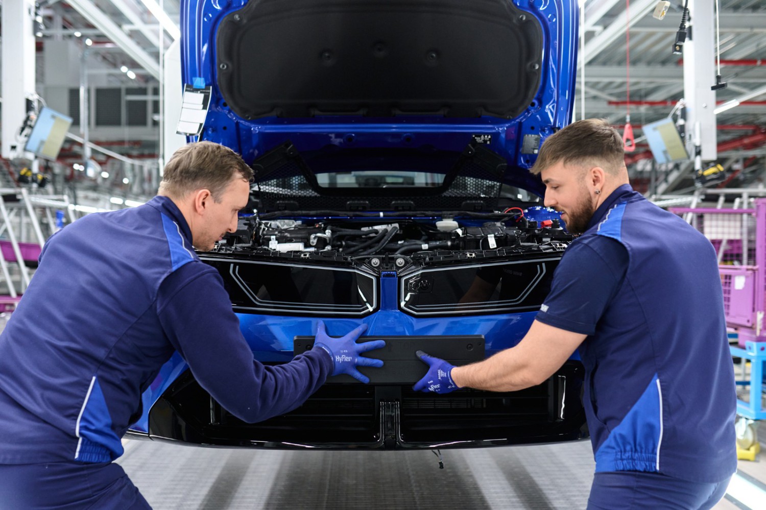 Digitalisasi pabrik Dari Engine Plant ke iFACTORY BMW: Produksi i3 Neue Klasse Berbasis Data