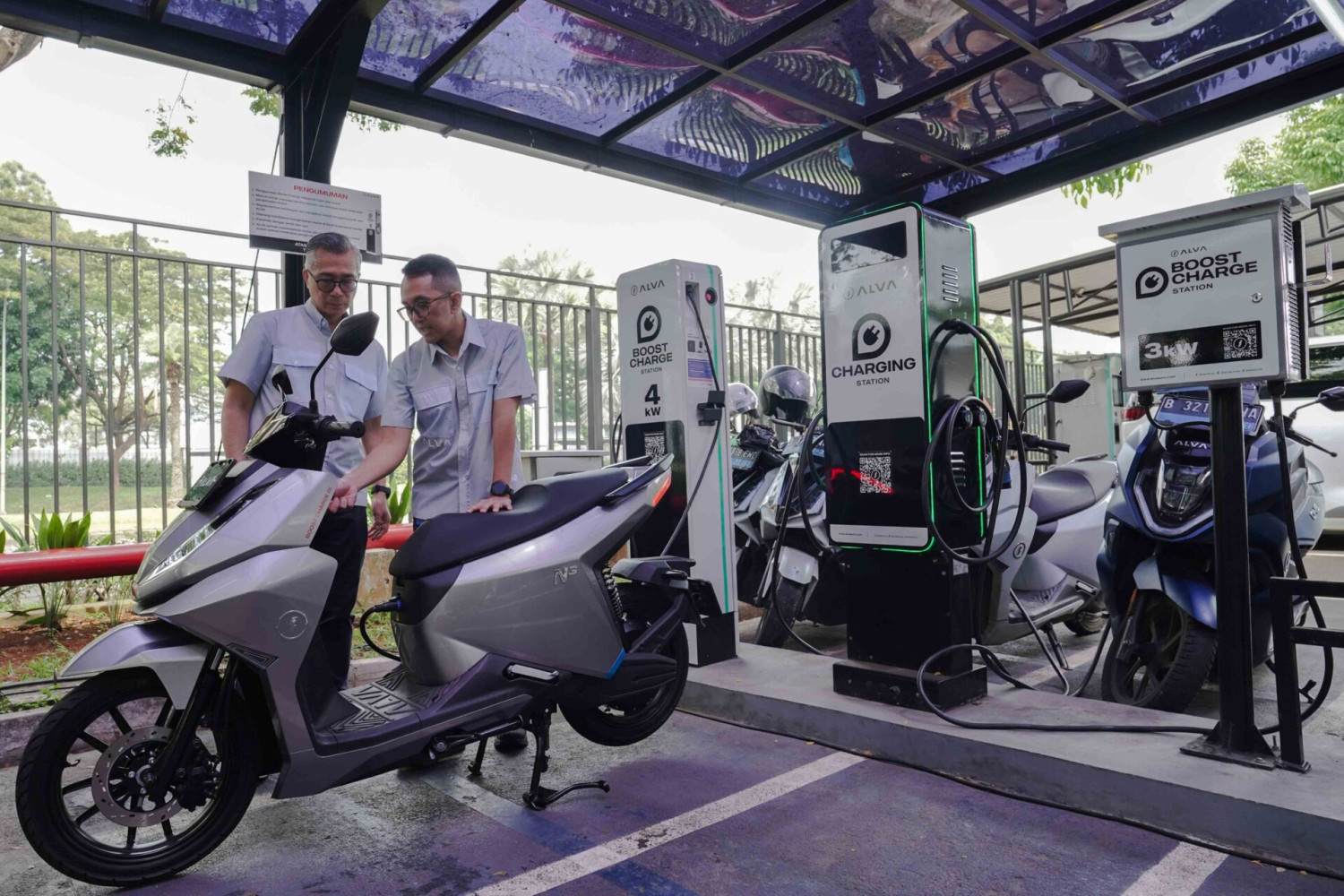 Dealer Opening Bukan Showroom Biasa, ALVA Bintaro Punya Charging Station Terbanyak di RI