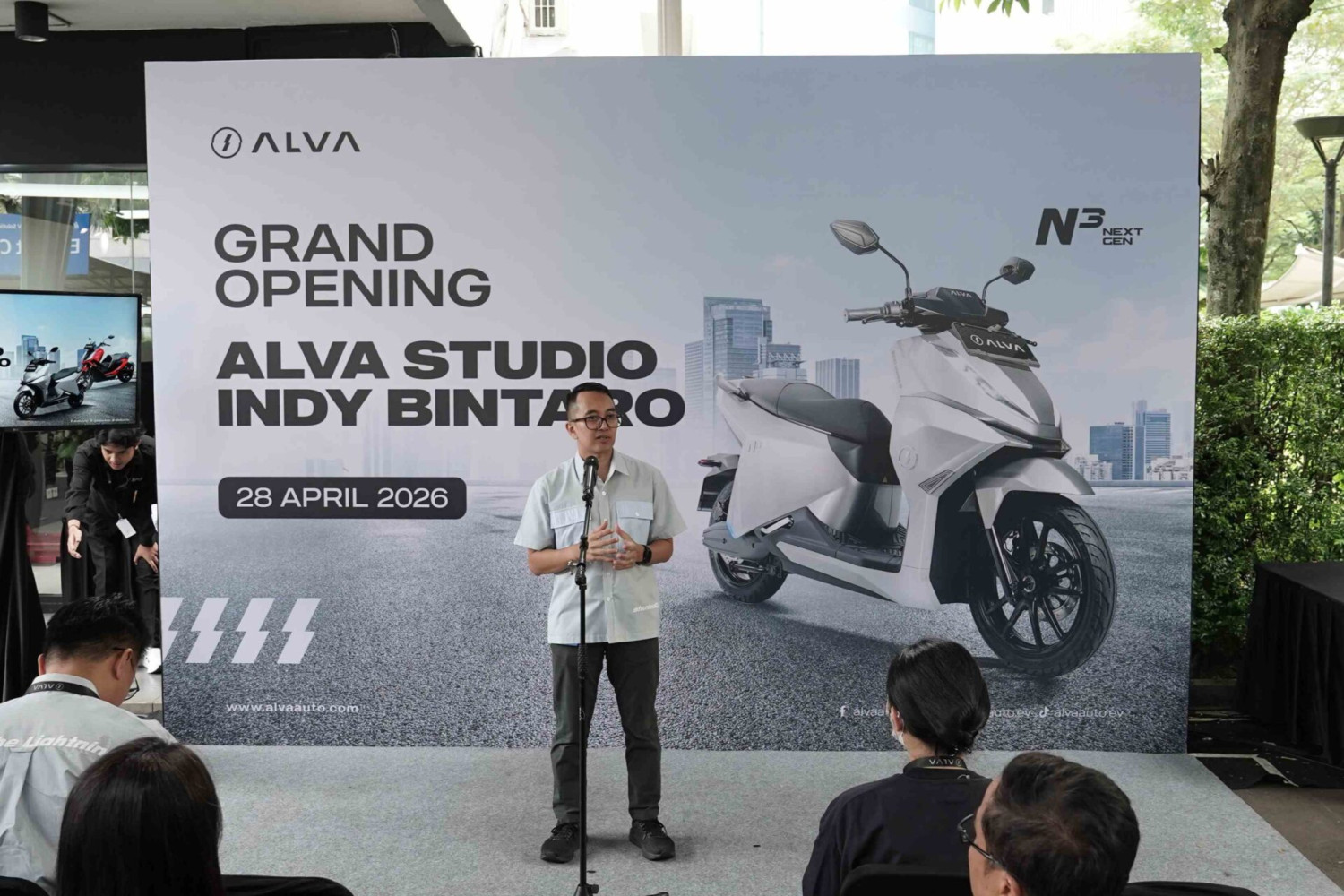 Dealer Opening Bukan Showroom Biasa, ALVA Bintaro Punya Charging Station Terbanyak di RI