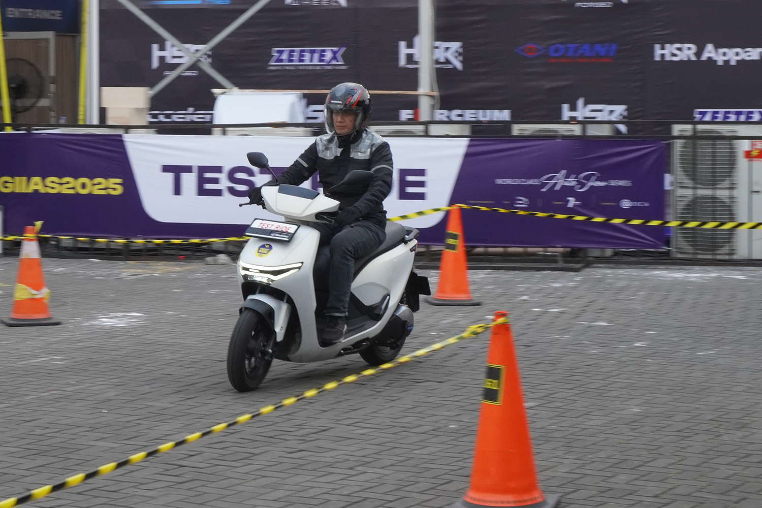 Motor Listrik Tips Pakai Motor Listrik Biar Baterai Lebih Awet dan Aman