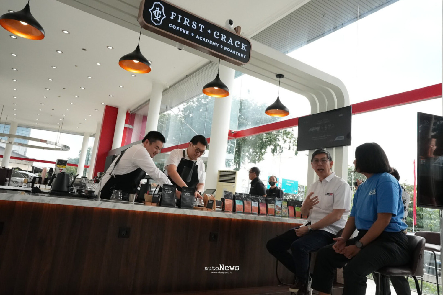 Pembukaan Dealer Auto2000 – PERLUAS KONSEP DEALER 5B LEWAT CAFE X FIRST CRACK