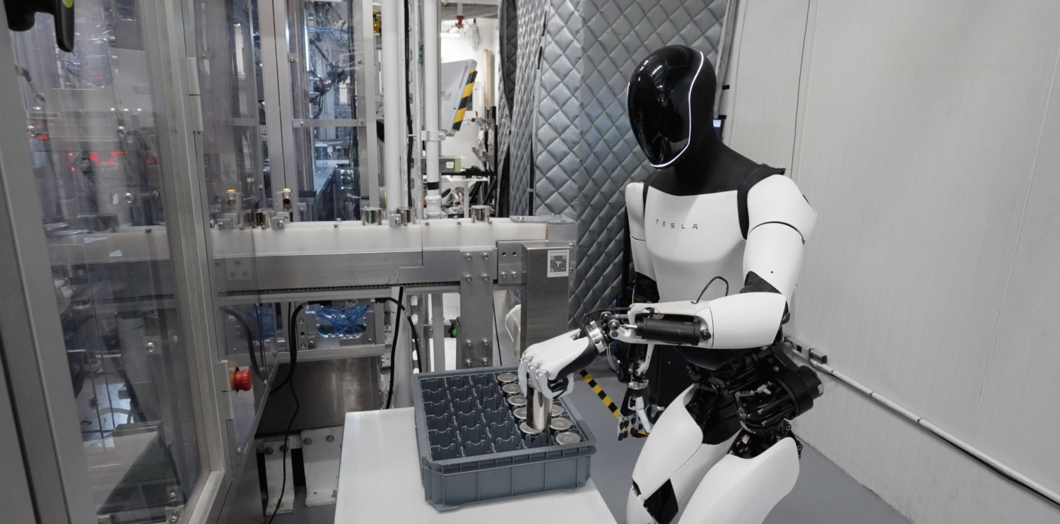 Tesla ramps Optimus to hundreds a week, but the robots can't generalize