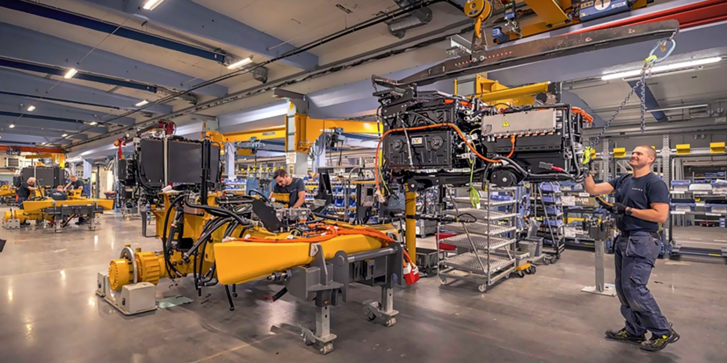 It begins: electric articulated haul trucks reach production [video]