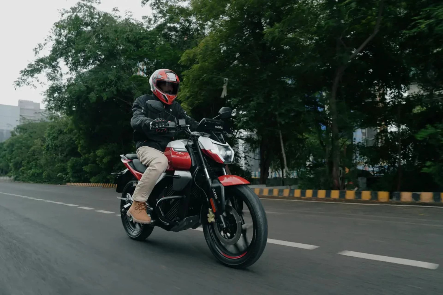 This $1,800 electric motorcycle hits 70 MPH and could change the game
