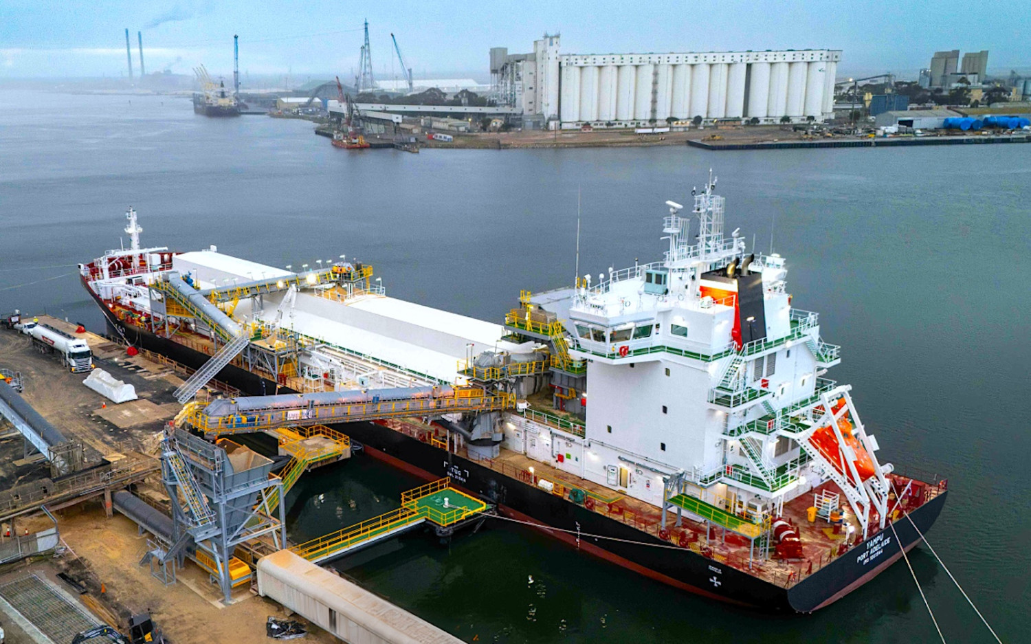 New self-loading tech for bulk cargo vessels cuts freight emissions in HALF