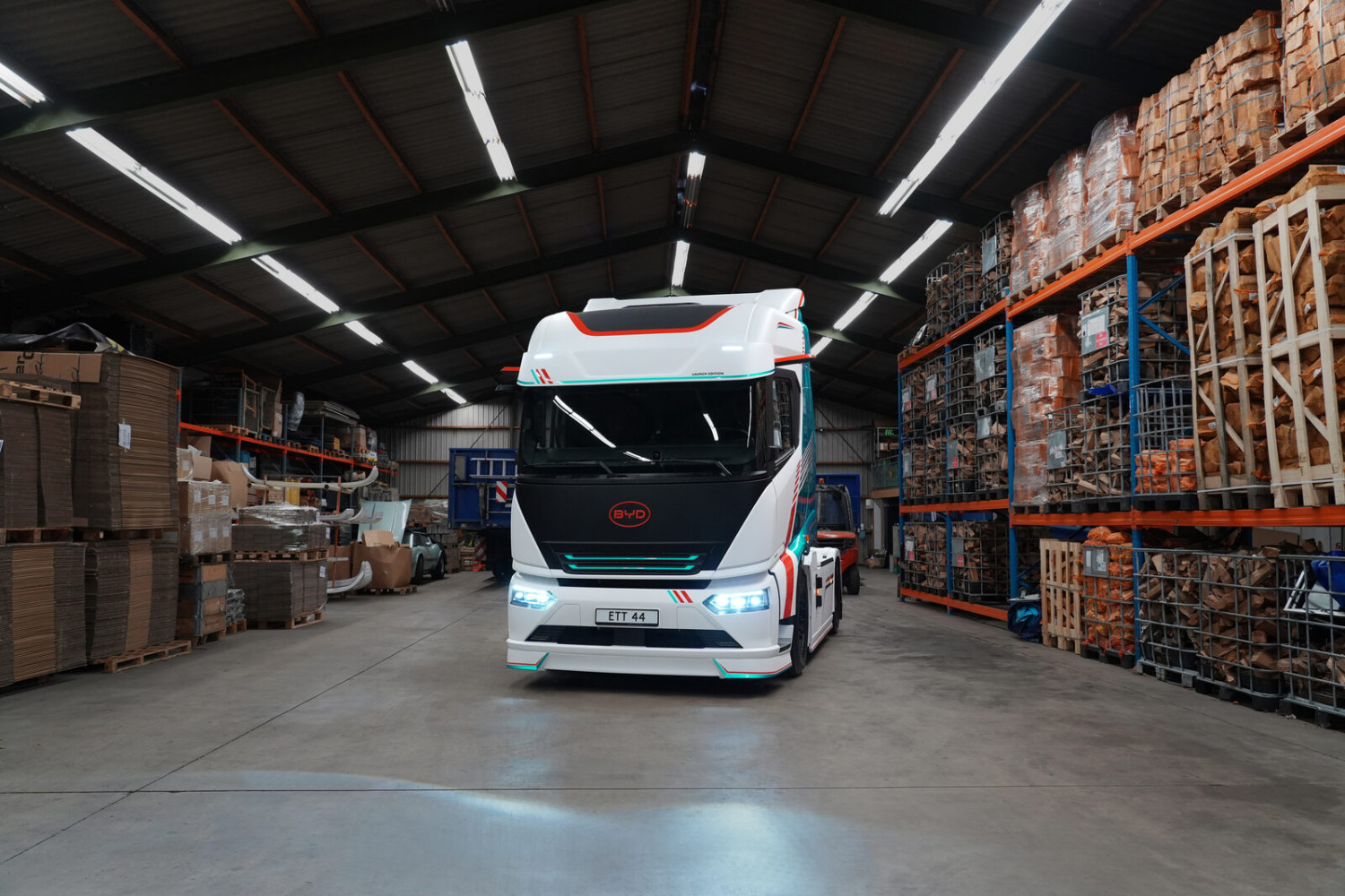 BYD unveils flagship 600 km electric truck with 1.5 MW charging