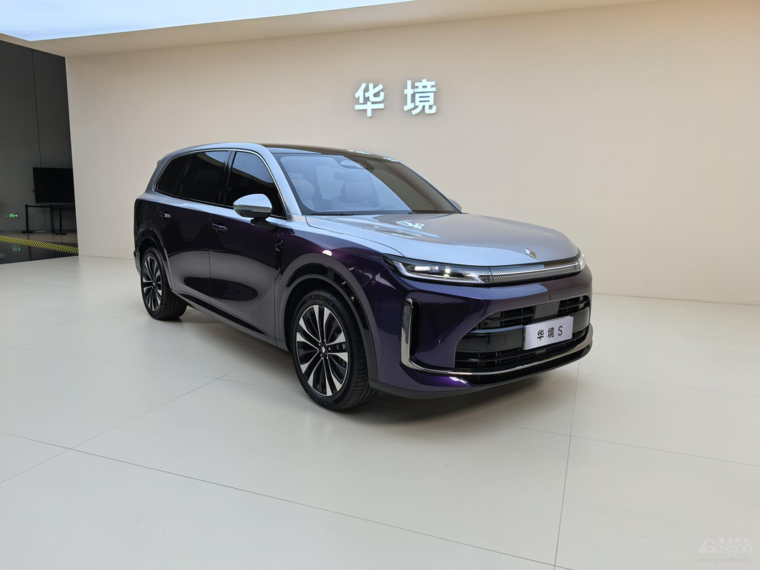 SGMW launches blind pre-orders of Huajing S, a flagship SUV powered by Huawei's tech
