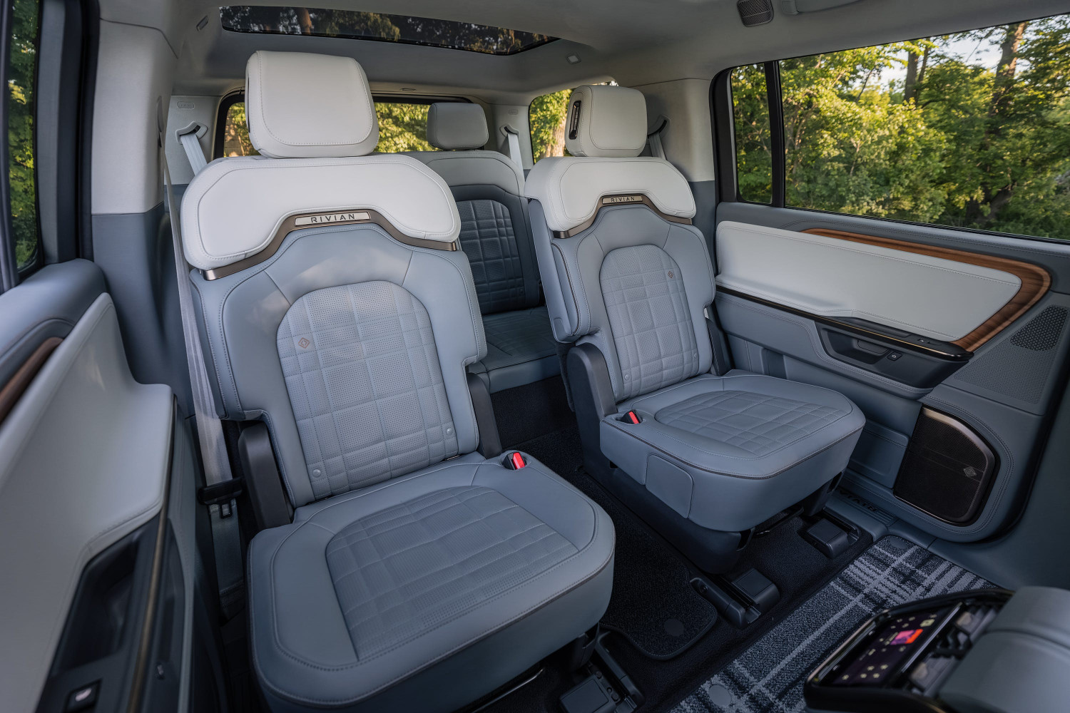 2027 Rivian R1S and R1T Are Now Better at Coddling and Trail Tackling