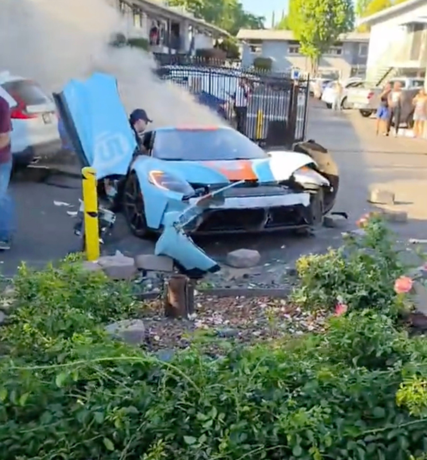 Ford, Ford GT, Ford GT Heritage Edition Suffers Severe Crash in California, 2 Reportedly Injured