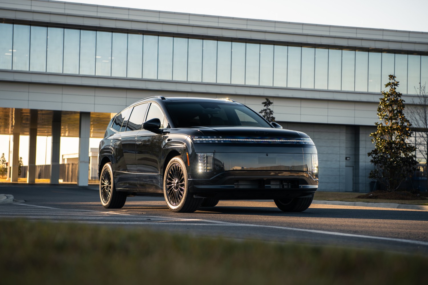 2027 Hyundai Ioniq 9 Black Ink Edition: A Stealthy Family EV SUV