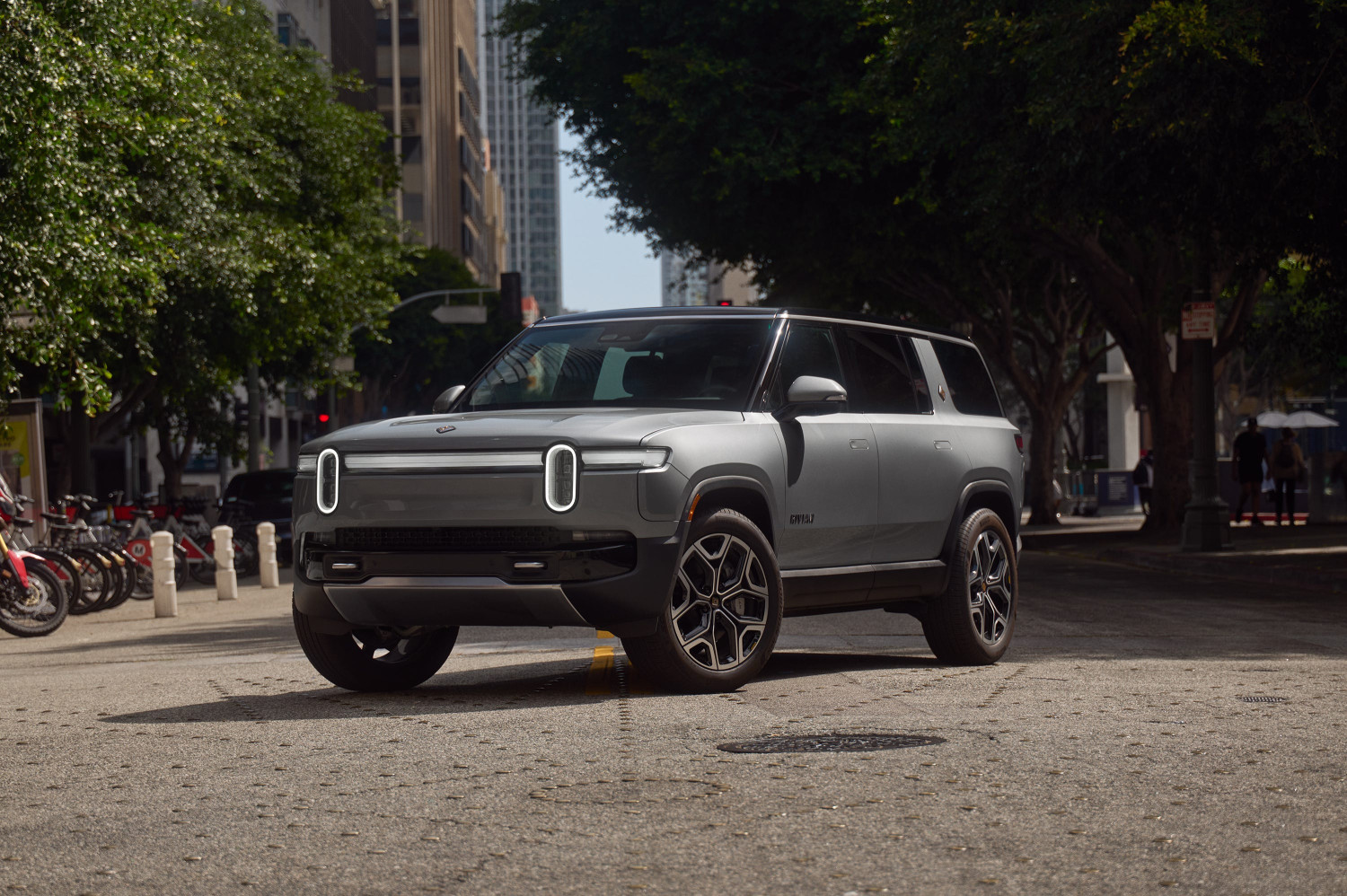 2027 Rivian R1 Adds Captain Chairs, New Colors and a Simplified Trim Lineup