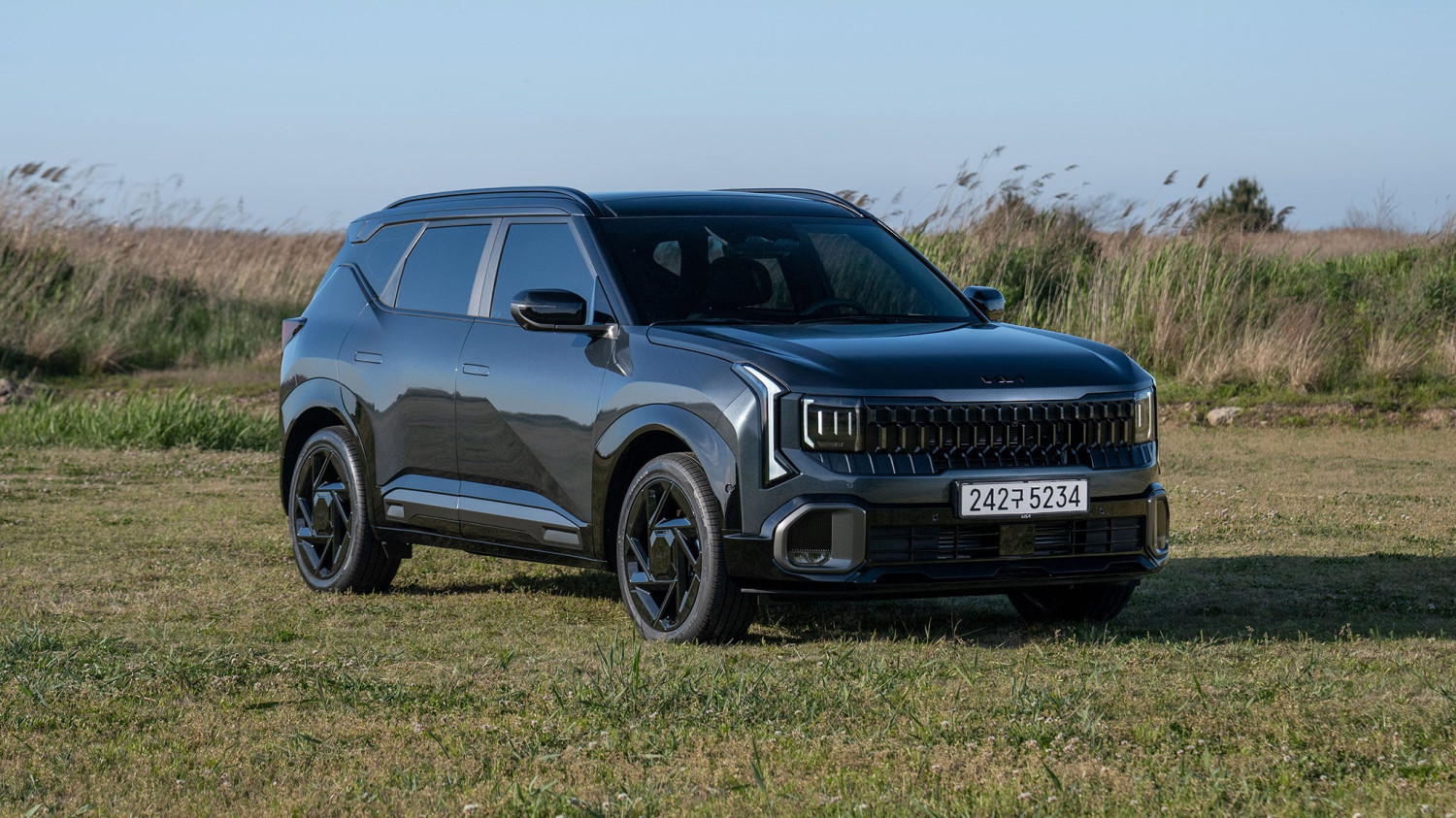 20 Gas-Powered SUVs With the Best Fuel Economy in 2026