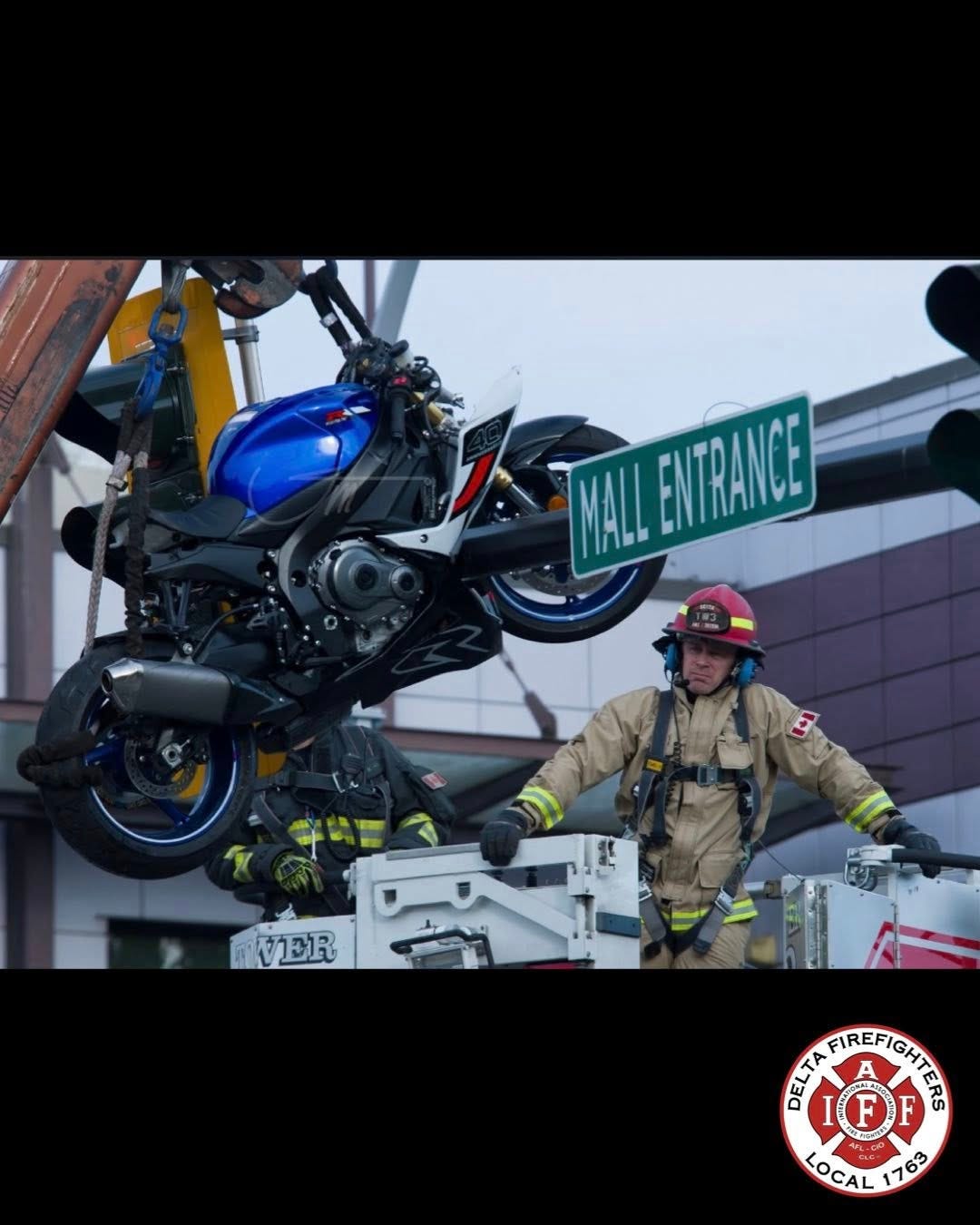 Motorcycle Left Hanging from Traffic Light After Dramatic BMW 3-Series Crash