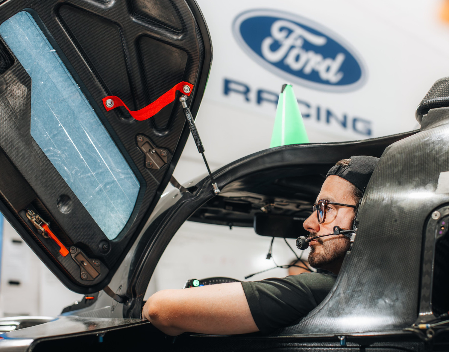 Ford, Hear Ford's Le Mans Challenger Fire Up Its V-8 for the First Time