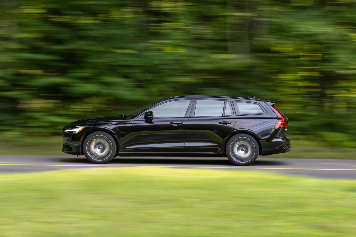 Electric Volvo Sedan and Wagon Could Go on Sale in 2028: Report