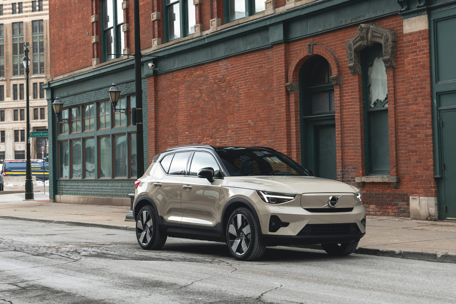 Volvo Cancels EX40 Electric SUV Amid Falling Sales