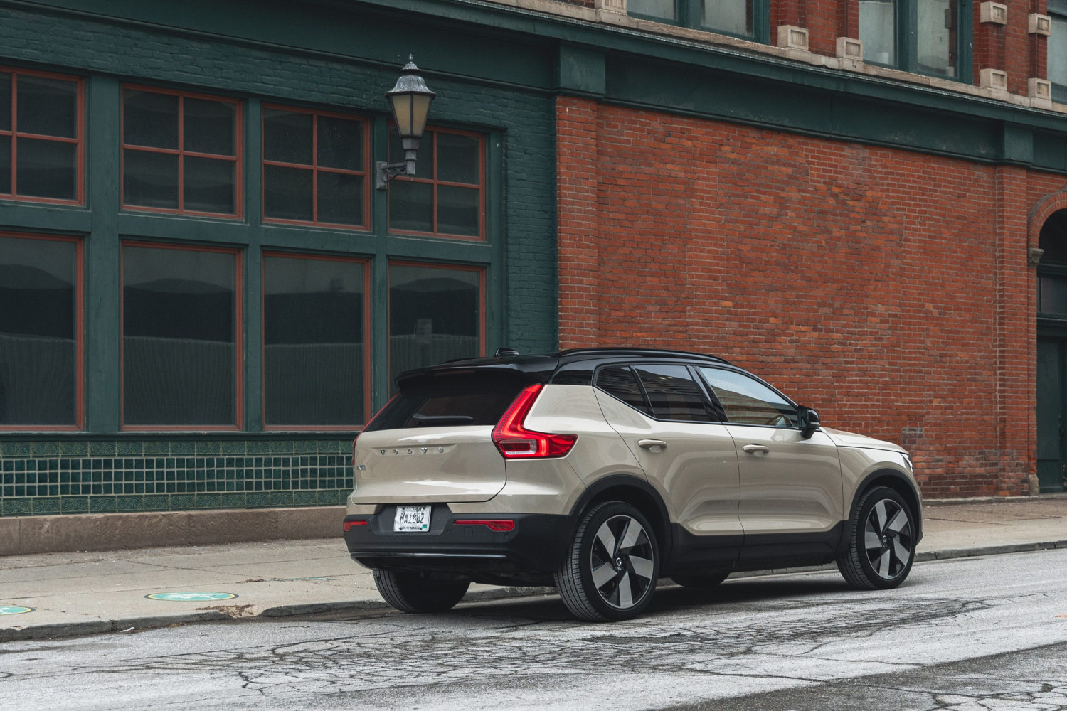 Volvo Cancels EX40 Electric SUV Amid Falling Sales