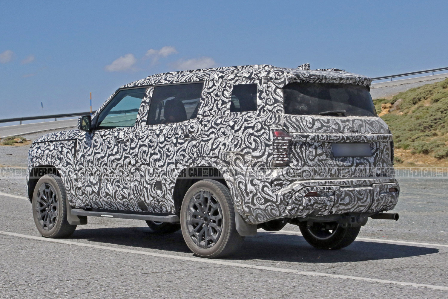 Mitsubishi Says New Pajero Off-Road SUV Will Be Revealed This Fall