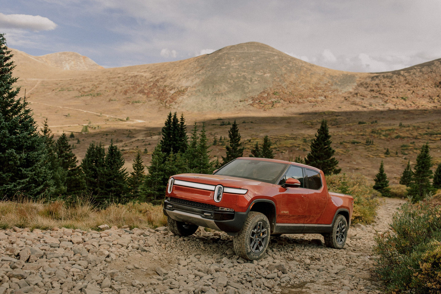 114,000 Rivian R1T, R1S Models Under Federal Probe for Suspension Issue